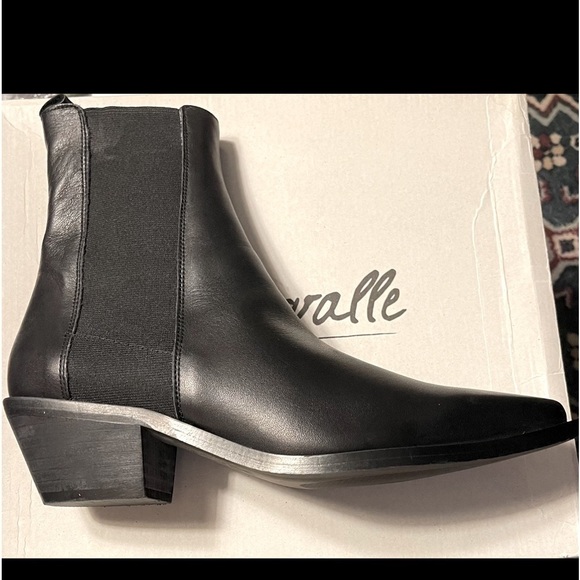 L’INTERVILLE Black short NWT - Picture 2 of 3